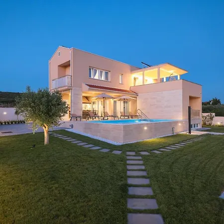 Vinka Villa *