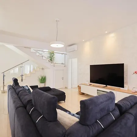 Villa Vinka Debeljak