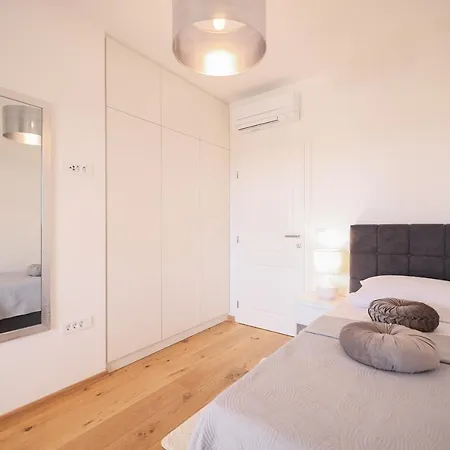 Vinka Villa Debeljak
