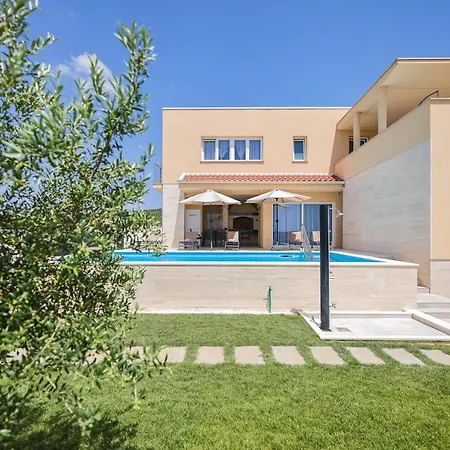 Villa Vinka *